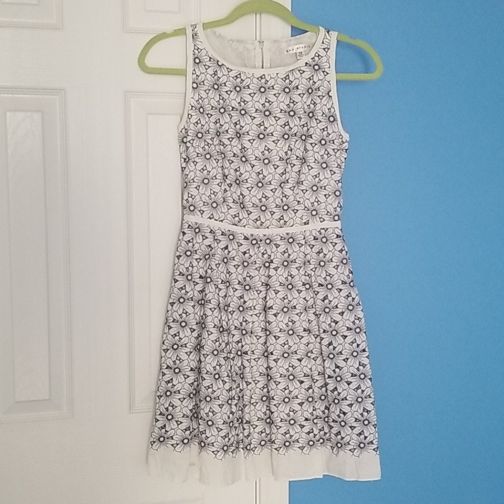 Max Studio White/ Navy Daisy Dress